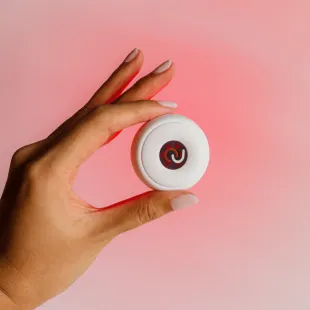 LUMINOUSRED® KINI - MIEGUI, KONCENTRACIJAI, ŽARNYNUI IR MOTERŲ IŠŠŪKIAMS