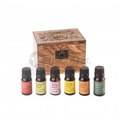 Box for storing essential oils