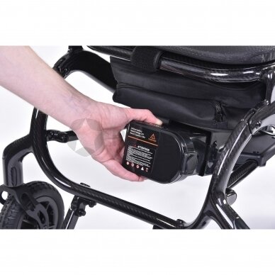 Itin lengvas, elektrinis sulankstomas neįgaliojo vežimėlis Q50 R CARBON